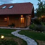 Glamping Happiness - Natural Pool & Wellness Vakantiehuis Ribnica