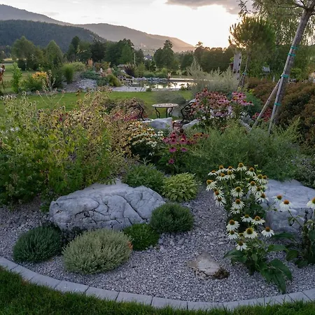 Glamping Happiness - Natural Pool & Wellness 펜션 Ribnica