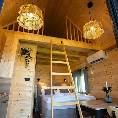 Сasa de vacaciones Glamping Happiness - Natural Pool & Wellness *