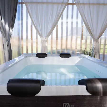 Сasa de vacaciones Glamping Happiness - Natural Pool & Wellness