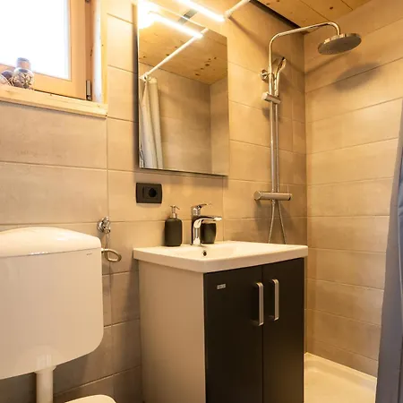 Сasa de vacaciones Glamping Happiness - Natural Pool & Wellness Ribnica