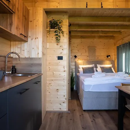 Vikendica Glamping Happiness - Natural Pool & Wellness