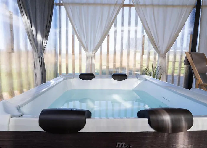 Casa de Férias Glamping Happiness - Natural Pool & Wellness